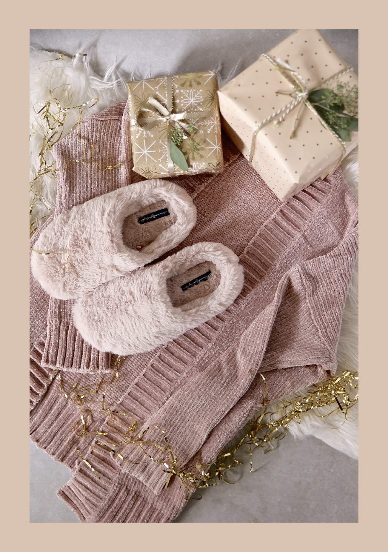 Glitter Guide x American Eagle Boho Glam Holiday Christmas Wrapping Paper Branding Styling Photographer Chenille Pink Sweater 2017