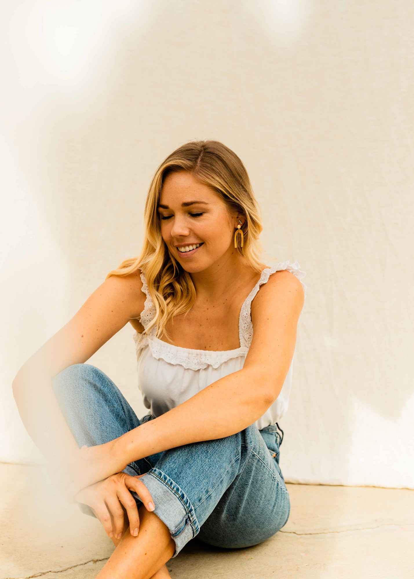 Blonde model laughing in white eyelet top and jeans for fashion lookbook shoot | Chelsea Loren Lifestyle Photographer California